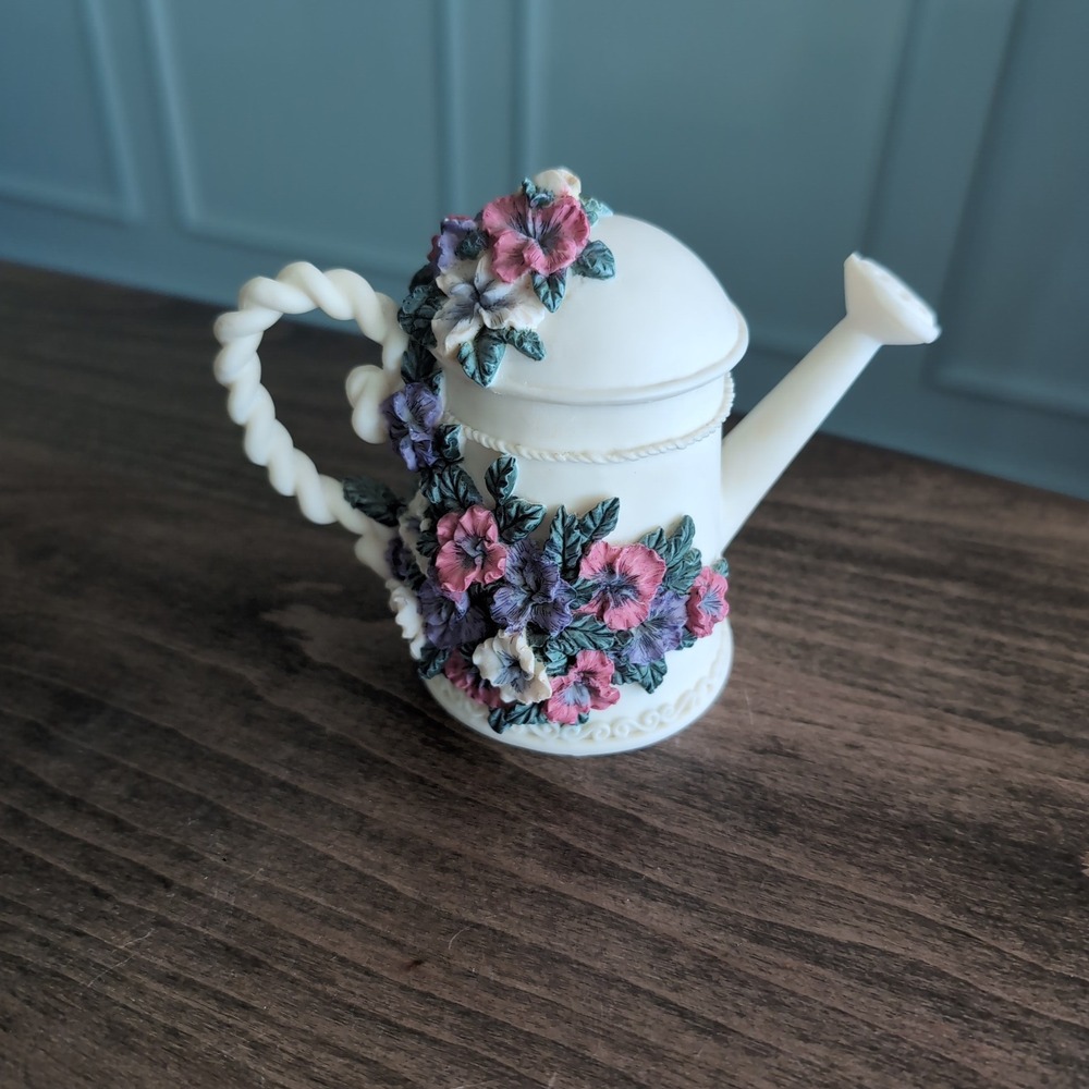 Vintage Dezine Watering Can Trinket Box Lid Cream Floral Hand Painted 1993 - Picture 2 of 11